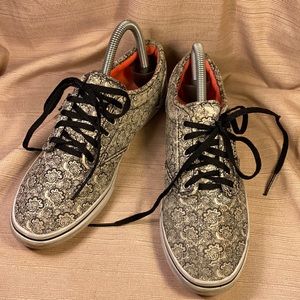 Vans off the Wall lace up canvas sneakers
